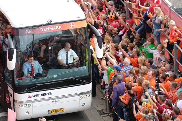 Netherlands v Denmark UEFA Women s Euros 2017 General view of the exterior of the stadium showing fans greeting the arrival of the Denmark coach pictured ahead of the UEFA Women s Euros 2017 Final match at De Grolsch Veste, Enschede Copyright: xKristianxKanex FIL-10496-0025 UK Newspapers OUT