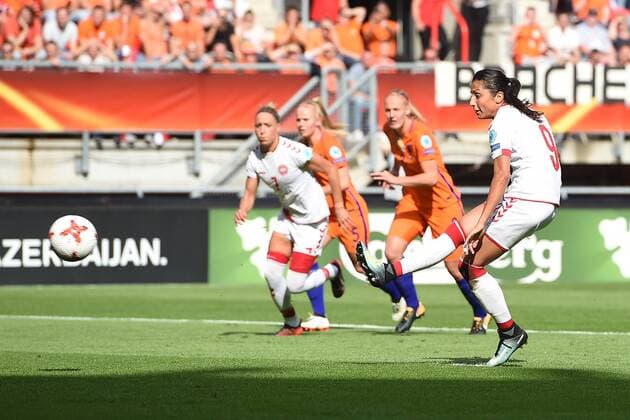Fußball UEFA Women s Euro Finale Niederlande - Dänemark am 06.08.2017 im FC Twente Stadion in Enschede Nadia Nadim ( Dänemark ) schießt den Elfmeter zum 0:1 xRx