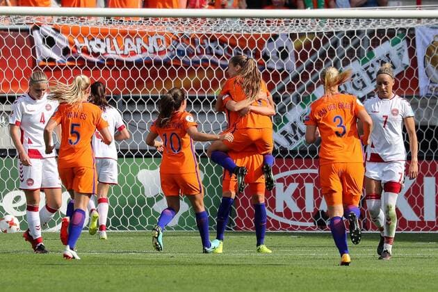 Spielerinnen aus den Niederlanden (Holland), niederländische (holländische) Fußballerinnen, jubeln über das Tor zum 2:1, Jubel, Torjubel, Torerfolg, celebrate the goal, goal, celebration, Jubel ueber das Tor, optimistisch, Action, Aktion, Fussball, UEFA Women s EURO 2017, Finale, Niederlande - Dänemark, xozx
