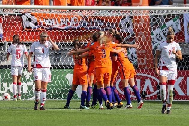 Spielerinnen aus den Niederlanden (Holland), niederländische (holländische) Fußballerinnen, jubeln über das Tor zum 2:1, Jubel, Torjubel, Torerfolg, celebrate the goal, goal, celebration, Jubel ueber das Tor, optimistisch, Action, Aktion, Fussball, UEFA Women s EURO 2017, Finale, Niederlande - Dänemark, xozx