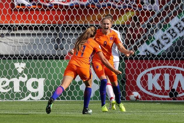 v.li.: Torschützin Lieke Martens (Holland, 11), Vivianne Miedema (Holland, 9), jubeln über das Tor zum 2:1, Jubel, Torjubel, Torerfolg, celebrate the goal, goal, celebration, Jubel ueber das Tor, optimistisch, Action, Aktion, Fussball, UEFA Women s EURO 2017, Finale, Niederlande - Dänemark, xozx