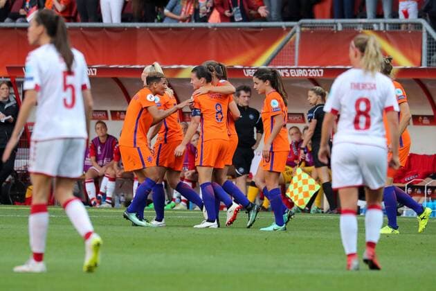 Spielerinnen aus den Niederlanden (Holland), niederländische (holländische) Fußballerinnen, jubeln über das Tor zum 3:2, Jubel, Torjubel, Torerfolg, celebrate the goal, goal, celebration, Jubel ueber das Tor, optimistisch, Action, Aktion, Fussball, UEFA Women s EURO 2017, Finale, Niederlande - Dänemark, xozx