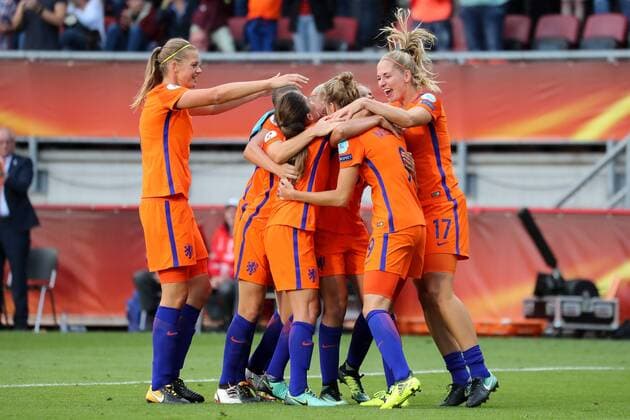 Spielerinnen aus den Niederlanden (Holland), niederländische (holländische) Fußballerinnen, jubeln über das Tor zum 4:2, Jubel, Torjubel, Torerfolg, celebrate the goal, goal, celebration, Jubel ueber das Tor, optimistisch, Action, Aktion, Fussball, UEFA Women s EURO 2017, Finale, Niederlande - Dänemark, xozx