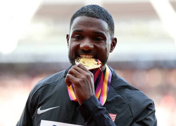 August 6th 2017, London Stadium, East London, England; IAAF World Championships; Day 3; Justin Gatlin of USA poses bites on the the gold medal for coming 1st in the Men s 100 metres final xJohnxPatrickxFletcherx  ActionPlus11912370
