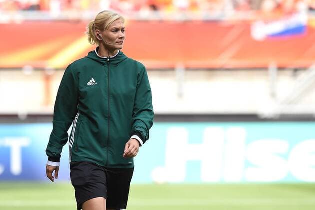Fußball UEFA Women s Euro Finale Niederlande - Dänemark am 06.08.2017 im FC Twente Stadion in Enschede Bibiana Steinhaus ( Vierte Offizielle ) xRx