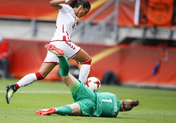 (170807) -- ENSCHEDE, Aug. 7, 2017 -- Nadia Nadim (top) of Denmark competes during the UEFA Women s EURO 2017 soccer tournament final match between Netherlands and Denmark in Enschede, the Netherlands, Aug. 6, 2017. The Netherlands won 4-2 and claimed the title. ) (SP)NETHERLANDS-ENSCHEDE-UEFA-WOMEN S EURO 2017 FINAL-NETHERLANDS VS DENMARK YexPingfan 