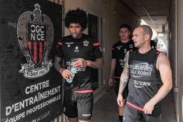 Dante (OGC Nice) - Wesley Sneijder (OGC Nice) FOOTBALL : Entrainement de l OGC Nice - Nice - 08 08 2017 NorbertScanella Panoramic 
