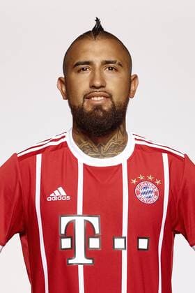 FUSSBALL 1. BUNDESLIGA SAISON 2017 2018 08.08.2017 Fototermin beim FC Bayern Muenchen: Arturo Vidal Foto: Pressefoto ULMER Pool FC Bayern Muenchen xxNOxMODELxRELEASExx Fussball 1. Bundesliga 2017 2018: Fototermin beim FC Bayern Muenchen