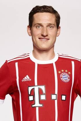 FUSSBALL 1. BUNDESLIGA SAISON 2017 2018 08.08.2017 Fototermin beim FC Bayern Muenchen: Sebastian Rudy Foto: Pressefoto ULMER Pool FC Bayern Muenchen xxNOxMODELxRELEASExx Fussball 1. Bundesliga 2017 2018: Fototermin beim FC Bayern Muenchen