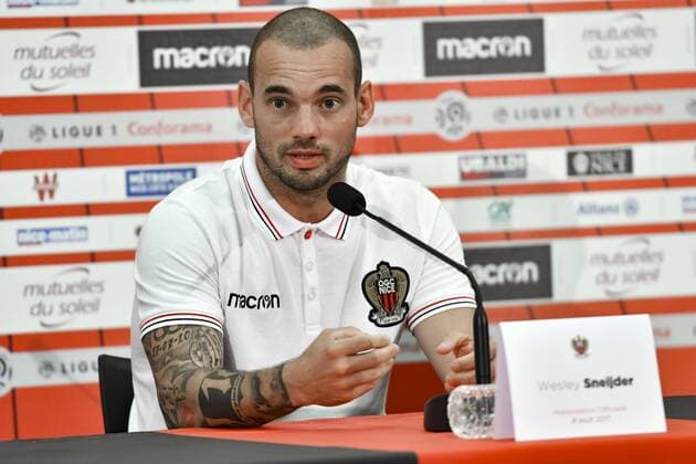 Fußball, OGC Nizza präsentiert Wesley Sneijder Wesley Sneijder (OGC Nice) FOOTBALL : Nouvelles recrues de l OGC Nice - Conference de presse - Nice - 08 08 2017 NorbertScanella Panoramic 