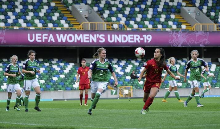 August 8th 2017, Windsor Park, Belfast, Northern Ireland; Womens Under 19s European Championship EM Europameisterschaft Finals; Northern Ireland versus Spain; Nuria R& xe1;bano of Spain and Courtney Moore of Northern Ireland chase down the loose ball xNigelxCookex  ActionPlus11913079