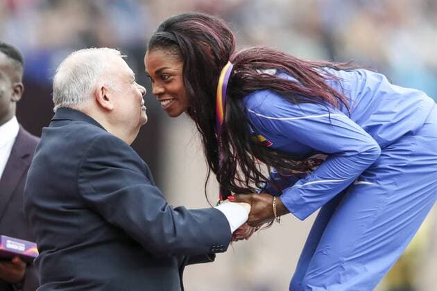 IAAF World Championships vom 04.-13.08.2017; London, 08.08.2017 Caterine Ibargueen (COL) bekommt die Bronzemedaille ueberreicht - 08.08.2017 im London Stadium waehrend der IAAF World Championships vom 04.-13.08.2017 in London (Great Britain). xakx