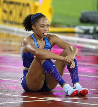 Athletics: Francis wins women s 400m, Felix 3rd at worlds Allyson Felix of the United States sits on the track and looks at the scoreboard after the women s 400-meter final at the world athletics championships in London on Aug. 9, 2017. Felix finished third to earn her 14th medal, moving into a tie with Jamaican sprinters Merlene Ottey and Usain Bolt for the most career medals at the worlds. 