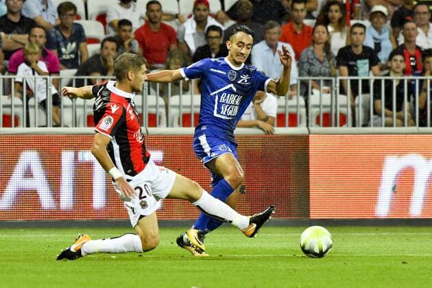 Fußball, OGC Nizza - ES Troyes AC Saif Eddine Khaoui (Troyes) - Maxime Le Marchand (OGC Nice) FOOTBALL : OGC Nice vs Troyes - Ligue 1 - Nice - 11 08 2017 NorbertScanella Panoramic 