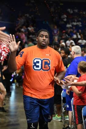 Michael Sweetney walks through the sea of hands at the BIG3 game at Rupp Arena in Lexington, Kentucky August 6, 2017. USA -2017-BIG3 in Lexington, Kentucky  Copyright: xEstillxRobinsonx