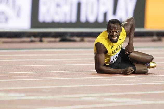170812 Jamaicas Usain Bolt ligger ner pa banan skadad i finalen pa stafetten 4x100 meter under dag nio av friidrotts-VM den 12 augusti 2017 i London.  Copyright: JOELxMARKLUND BB170812JM044
