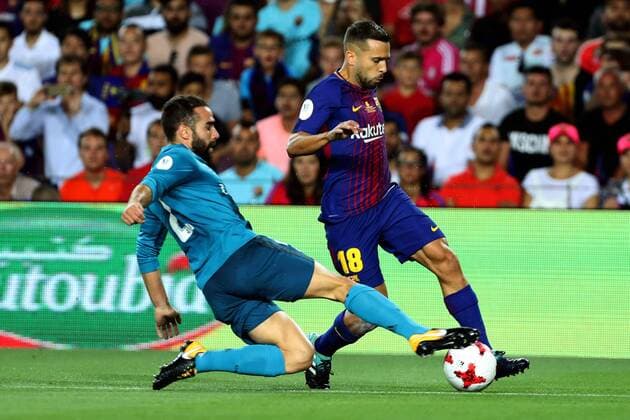Real Madrid s Dani Carvajal (L) vies for the ball with FC Barcelona Barca s defender Jordi Alba during the UEFA Super Cup first leg match between FC Barcelona and Real Madrid at the Camp Nou stadium in Barcelona, Catalonia, Spain, 13 August 2017. BARCELONA VS. REAL MADRID !ACHTUNG: NUR REDAKTIONELLE NUTZUNG!  Copyright: xTonixAlbirx BCN007 20170813-636382602699635952