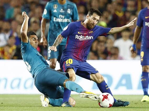FC Barcelona Barca s Leo Messi (r) and Real Madrid s Carlos Henrique Casemiro during Supercup of Spain 1st match. August 13,2017.  (2017081310)