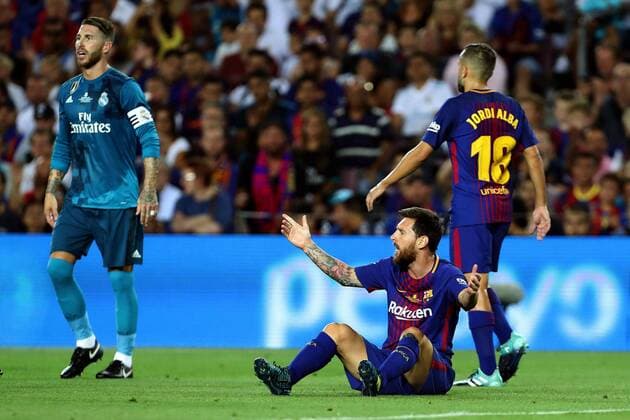FC Barcelona Barca s Argentinian striker Leo Messi protests a referee s decision during the UEFA Super Cup first leg match between FC Barcelona and Real Madrid at the Camp Nou stadium in Barcelona, Catalonia, Spain, 13 August 2017. BARCELONA VS. REAL MADRID !ACHTUNG: NUR REDAKTIONELLE NUTZUNG!  Copyright: xTonixAlbirx BCN021 20170813-636382631305182873