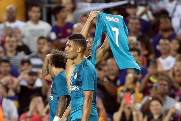 Real Madrid s Portuguese striker Cristiano Ronaldo (R) jubilates a goal during the UEFA Super Cup first leg match between FC Barcelona Barca and Real Madrid at the Camp Nou stadium in Barcelona, Catalonia, Spain, 13 August 2017. BARCELONA VS. REAL MADRID !ACHTUNG: NUR REDAKTIONELLE NUTZUNG!  Copyright: xTonixAlbirx BCN034 20170813-636382655590193107
