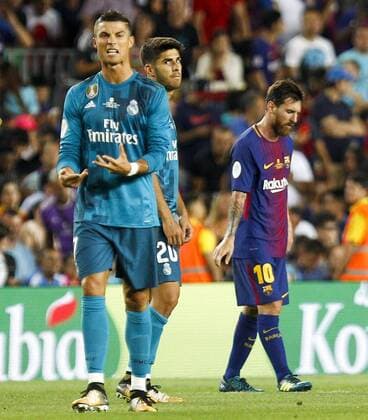Real Madrid s Portuguese striker Cristiano Ronaldo (L) jubilates a goal during the UEFA Super Cup first leg match between FC Barcelona Barca and Real Madrid at the Camp Nou stadium in Barcelona, Catalonia, Spain, 13 August 2017. BARCELONA VS. REAL MADRID !ACHTUNG: NUR REDAKTIONELLE NUTZUNG!  Copyright: xQuiquexGarciax BCN040 20170814-636382662288501025