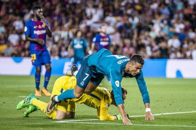 August 13, 2017 - Barcelona, Catalonia, Spain - Real Madrid forward RONALDO flies over FC Barcelona Barca goalkeeper TER STEGEN during the Spanish Super Cup Final 1st leg against FC Barcelona at the Camp Nou stadium in Barcelona FC Barcelona 1:3 Real Madrid - Spanish Super Cup 2017 - ZUMAo105 20170813_zap_o105_047 Copyright: xMatthiasxOesterlex