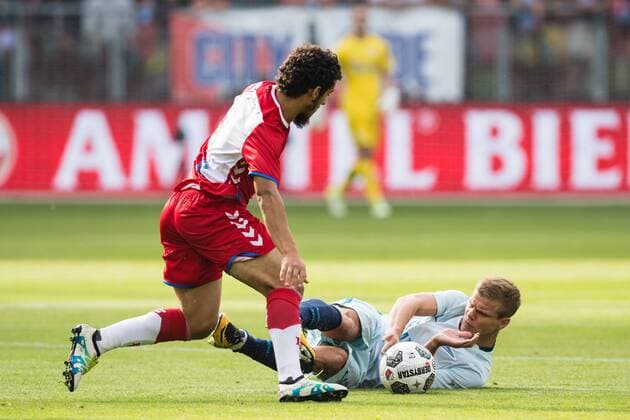 (L-R) Yassin Ayoub of FC Utrecht, Aleksandr Kokorin of FK Zenit St Petersburg during the UEFA Europa League fourth round qualifying first leg match between FC Utrecht and FK Zenit St Petersburg at the Nieuw Galgenwaard Stadium on August 16, 2017 in Utrecht, The Netherlands FC Utrecht v FK Zenit St Petersburg UEFA Europa League 2017 2018 xVIxVIxImagesx xGerritxvanxKeulenxIVx 8488416