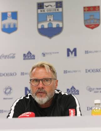 SOCCER - EL quali, Osijek vs A.Wien OSIJEK,CROATIA,16.AUG.17 - SOCCER - UEFA Europa League qualification, NK Osijek vs FK Austria Wien, preview, press conference PK Pressekonferenz A.Wien. Image shows head coach Thorsten Fink (A.Wien). GEPAxpictures xChristianxOrt