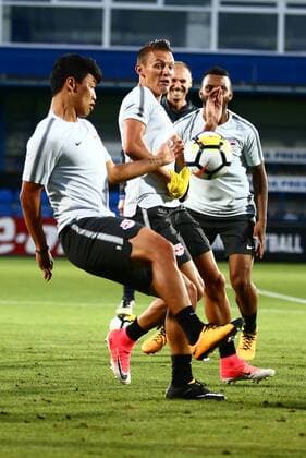 SOCCER - EL quali, Viitorul vs RBS CONSTANTA,ROMANIA,16.AUG.17 - SOCCER - UEFA Europa League qualification, Viitorul Constanta vs Red Bull Salzburg, preview, training RBS. Image shows Hee Chan Hwang and Hannes Wolf (RBS). GEPAxpictures xFelixxRoittner
