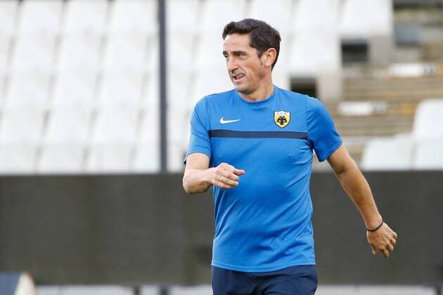 AEK s head coach Manolo Jimenez pictured during a training session of Greek soccer club AEK Athens F.C., Wednesday 16 August 2017 in Brugge. The team is preparing for tomorrow s game against Belgian team Club Brugge KSV, the first leg of the first playoff round for the UEFA Europa League competition. BRUNOxFAHY  x05148775x