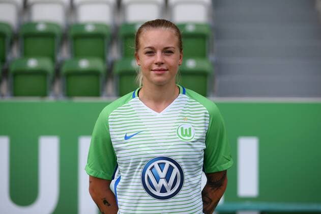 VfL Frauen, Fototermin Wolfsburg, Deutschland. 16.08.2017, FUßBALL - VfL Wolfsburg vs , 1. Allianz Frauen Bundesliga, Saison 2017-18. Bild zeigt: VfL Frauen, Mannschaftsfoto, Marie Dolvik Markussen (VfL Wolfsburg) Wolfsburg