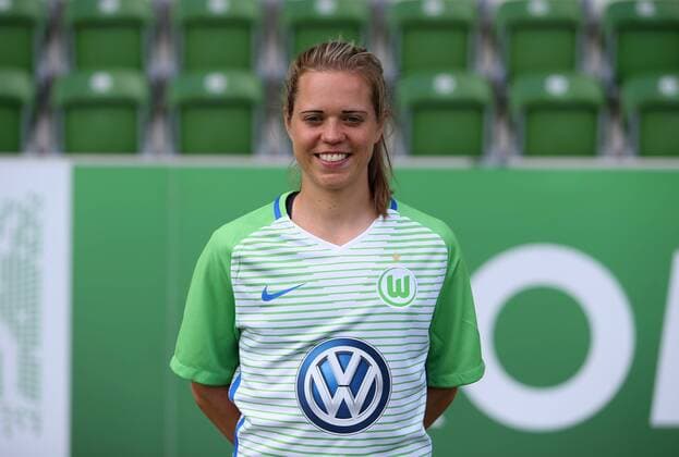 VfL Frauen, Fototermin Wolfsburg, Deutschland. 16.08.2017, FUßBALL - VfL Wolfsburg vs , 1. Allianz Frauen Bundesliga, Saison 2017-18. Bild zeigt: VfL Frauen, Mannschaftsfoto, Katharina Baunach (VfL Wolfsburg) Wolfsburg