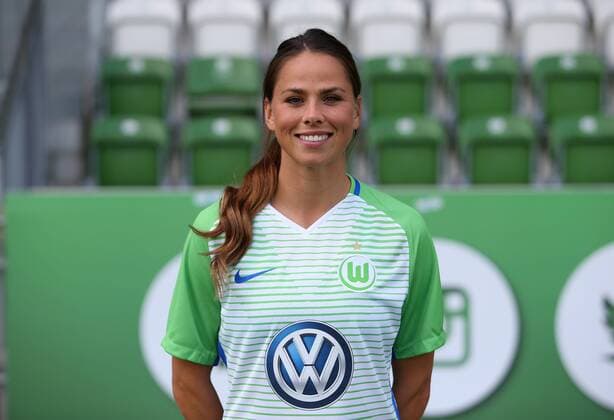 VfL Frauen, Fototermin Wolfsburg, Deutschland. 16.08.2017, FUßBALL - VfL Wolfsburg vs , 1. Allianz Frauen Bundesliga, Saison 2017-18. Bild zeigt: VfL Frauen, Mannschaftsfoto, Sara Björk Gunnarsdottir (VfL Wolfsburg) Wolfsburg