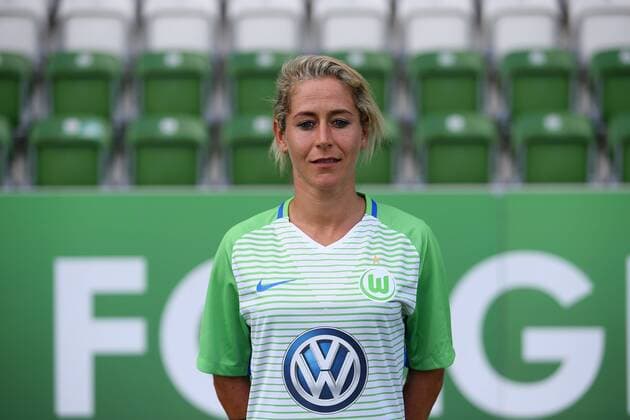 VfL Frauen, Fototermin Wolfsburg, Deutschland. 16.08.2017, FUßBALL - VfL Wolfsburg vs , 1. Allianz Frauen Bundesliga, Saison 2017-18. Bild zeigt: VfL Frauen, Mannschaftsfoto, Anna Blässe (VfL Wolfsburg) Wolfsburg