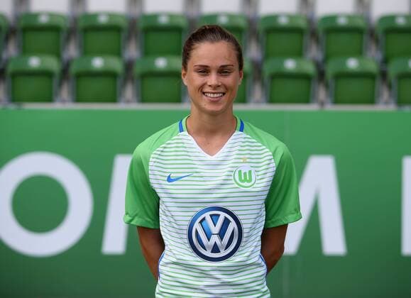 VfL Frauen, Fototermin Wolfsburg, Deutschland. 16.08.2017, FUßBALL - VfL Wolfsburg vs , 1. Allianz Frauen Bundesliga, Saison 2017-18. Bild zeigt: VfL Frauen, Mannschaftsfoto, Ewa Pajor (VfL Wolfsburg) Wolfsburg