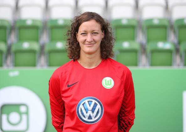 VfL Frauen, Fototermin Wolfsburg, Deutschland. 16.08.2017, FUßBALL - VfL Wolfsburg vs , 1. Allianz Frauen Bundesliga, Saison 2017-18. Bild zeigt: VfL Frauen, Mannschaftsfoto, Torfrau Almuth Schult (VfL Wolfsburg) Wolfsburg