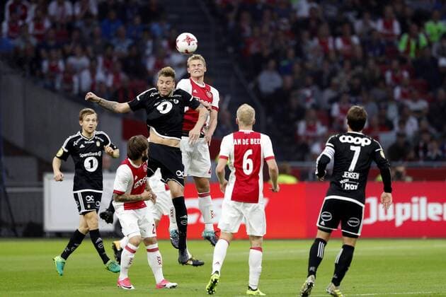 AMSTERDAM, Stadion Arena , 17-08-2017 . Voorronde Europa League seizoen 2017 2018 . Ajax - Rosenborg BK . Matthijs de Ligt in duel met Rosenborg-speler Nicklas Bendtner Ajax - Rosenborg  x1673372x