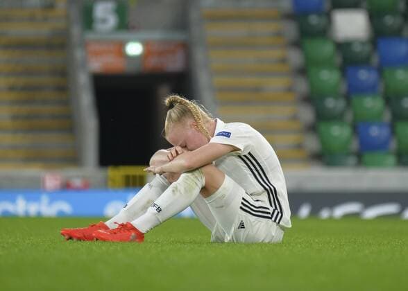 Themen der Woche - SPORT Bilder des Tages - SPORT August 17th 2017, Windsor Park, Belfast, Northern Ireland; Womens Under 19s European Championship EM Europameisterschaft Semi Final; Germany Versus France; Anna Gerhardt of Germany in tears at the final whistle xNigelxCookex  ActionPlus11917628