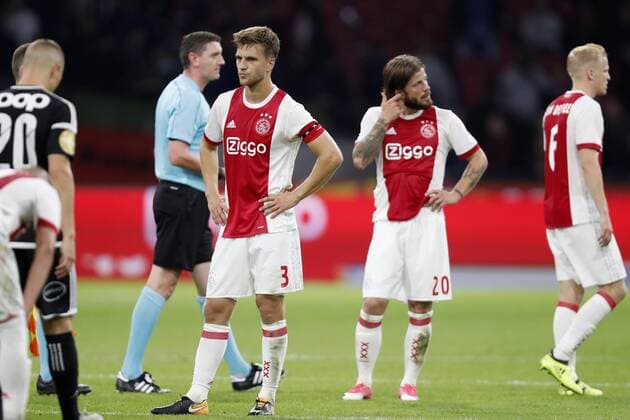 (L-R) Alex Gersbach of Rosenborg BK, referee Craig Thomson, Joel Veltman of Ajax, Lasse Schone of Ajax, Donny van de Beek of Ajax during the UEFA Europa League fourth round qualifying first leg match between Ajax Amsterdam and RosenBorg BK at the Amsterdam Arena on August 17, 2017 in Amsterdam, The Netherlands Ajax v Rosenborg BK UEFA Europa League 2017 2018 xVIxVIxImagesx xMauricexvanxSteenxIVx 8496098