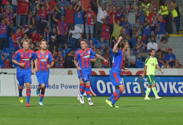 Players of Plzen celebrate a goal during the 4th round of the play-off UEFA Europa League soccer match FC Viktoria Plzen vs AEK Larnaka in Pilsen, Czech Republic, on August 17, 2017. (CTKxPhoto SlavomirxKubes) CTKPhotoP201708170884101  KBS_0052