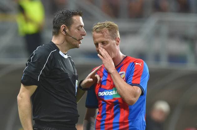 David Limbersky (Plzen, right) in action during the 4th round of the play-off UEFA Europa League soccer match FC Viktoria Plzen vs AEK Larnaka in Pilsen, Czech Republic, on August 17, 2017. (CTKxPhoto SlavomirxKubes) CTKPhotoP201708170885301  KBS_0061