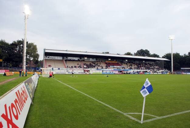 Meppen - Zwickau Fussball 3.Liga Meppen, 18.08.2017, Emslandstadion, 3.Liga, 5.Spieltag , SV Meppen vs. FSV Zwickau 4:0 (2:0) , Im Bild; Ansicht der Haupttribüne im Stadion. ,