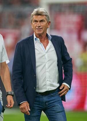 Klaus AUGENTHALER ( Auge ) Ex FCB Profi Halbfigur , Aktion, Einzelbild, Portrait, Portraet, Einzelaktion FC BAYERN MUENCHEN - BAYER 04 LEVERKUSEN 3-1 Fussball 1. Bundesliga , Muenchen, am 18.08.2017, 1.Spieltag, Saison 2017 2018, 1.Liga, 1.Bundesliga,FCB