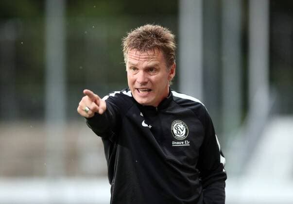 VfB Stuttgart II - SV Elversberg Deutschland, Stuttgart, 18.08.2017, Fussball, Regionalliga Südwest, Saison 2017 2018, 4. Spieltag, VfB Stuttgart II - SV Elversberg: Karsten Neitzel (Trainer SV Elversberg).