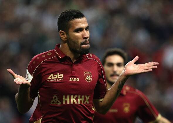 KAZAN, RUSSIA - AUGUST 19, 2017: Rubin Kazan s Jonathas celebrates scoring in the 2017 18 Russian Premier League Round 7 football match against Anzhi Makhachkala at Kazan Arena Stadium. Yegor Aleyev TASS  TS05C02C