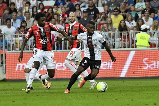 Adrien Tameze (OGC Nice) - Razzagui Abdoul Camara (Guingamp) FOOTBALL : OGC Nice vs Guingamp - Ligue 1 - Nice - 19 08 2017 NorbertScanella Panoramic 