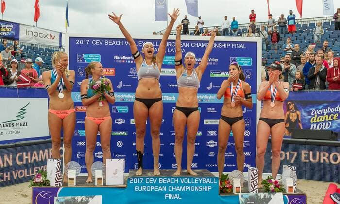 Bilder des Tages - SPORT 2017 CEV Beach volleyball Beachvolleyball European Championship EM Europameisterschaft Final Jurmala am 20.08.2017 Michala KVAPILOVA, Kristyna KOLOCOVA (CZE), Nadja GLENZKE, Julia GROSSNER, Julia SUDE, Chantal LABOUREUR; 2017 CEV Beach Volleyball European Championship Final Jurmala am 20.08.2017, Jurmala (Lettland). xPWx