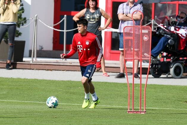 am Ball Flavius Daniliuc (FC Bayern Muenchen U19), Training FC Bayern Muenchen, Fussball, 1.Bundesliga, 22.08.2017 Muenchen Bayern Deutschland Copyright: xkolbert-press ChristianxKolbertx