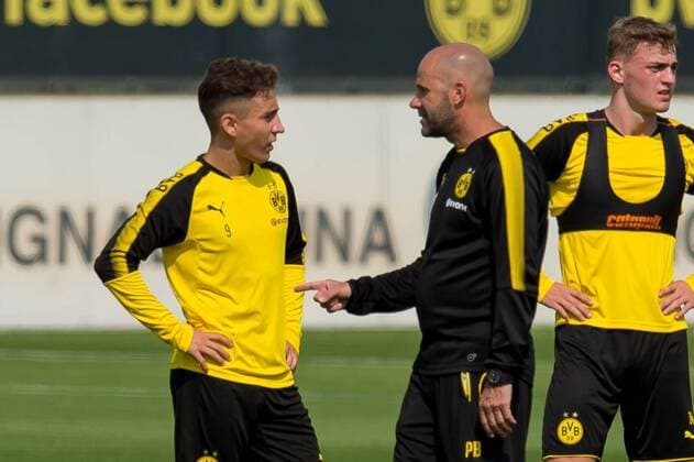 Dortmund, Germany, 2017-08-22, Training BV Borussia Dortmund, BVB, Emre Mor (BVB) und Trainer Peter Bosz (BVB) ( DeFodi001