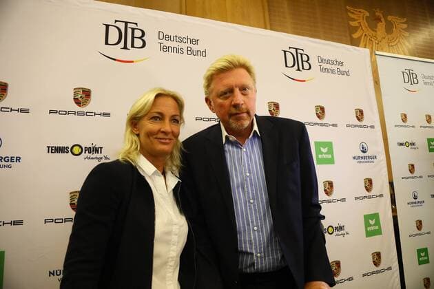 Boris Becker (Head of Men s Tennis) kommt zur Pressekonferenz, daneben Barbara Rittner (Head of Women s Tennis) - 23.08.2017: DTB stellt Boris Becker als Head of men s Tennis vor, Plenarsaal Römer
